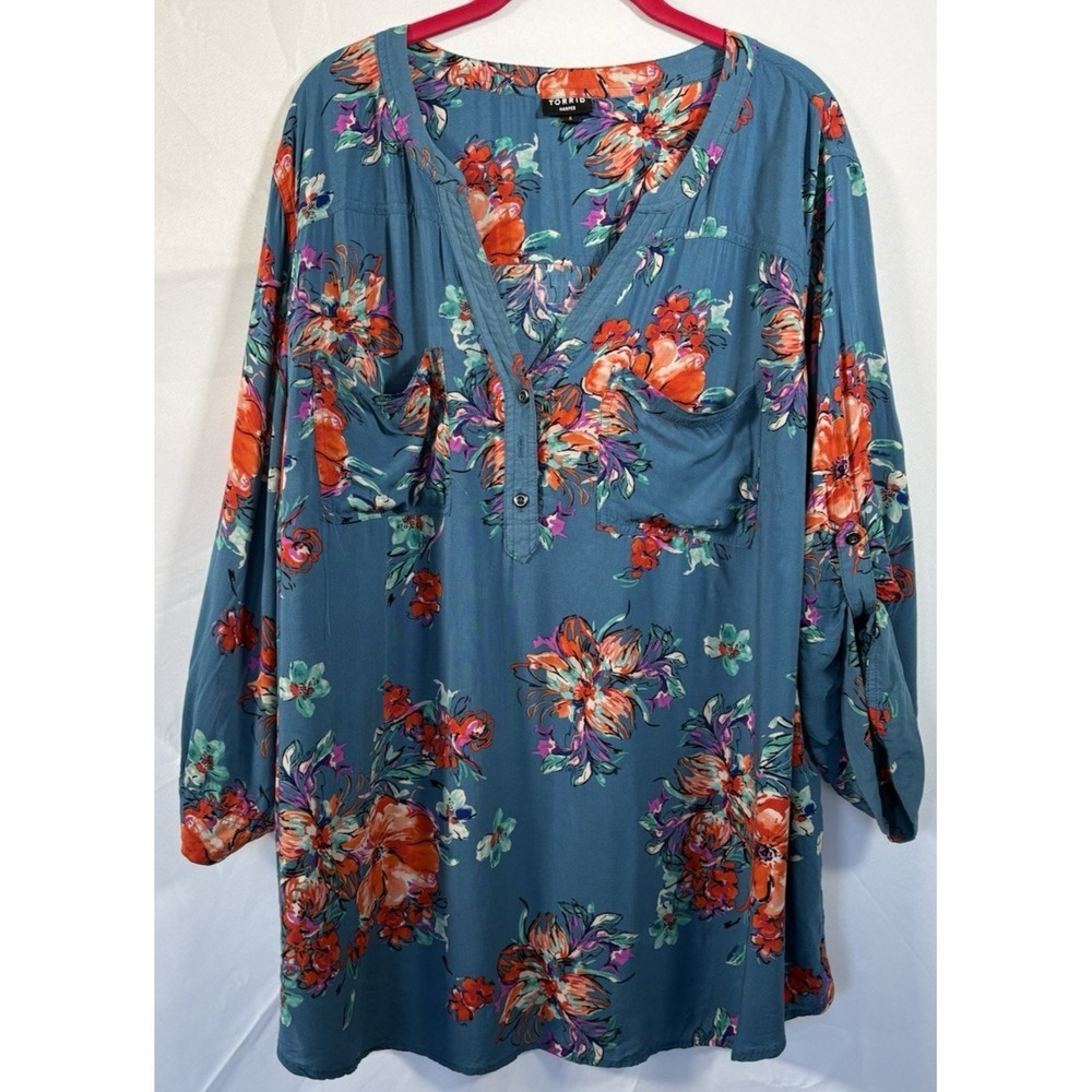 Torrid Woman's Top Size 4 Floral Print 1/4 button up Long Sleeve
